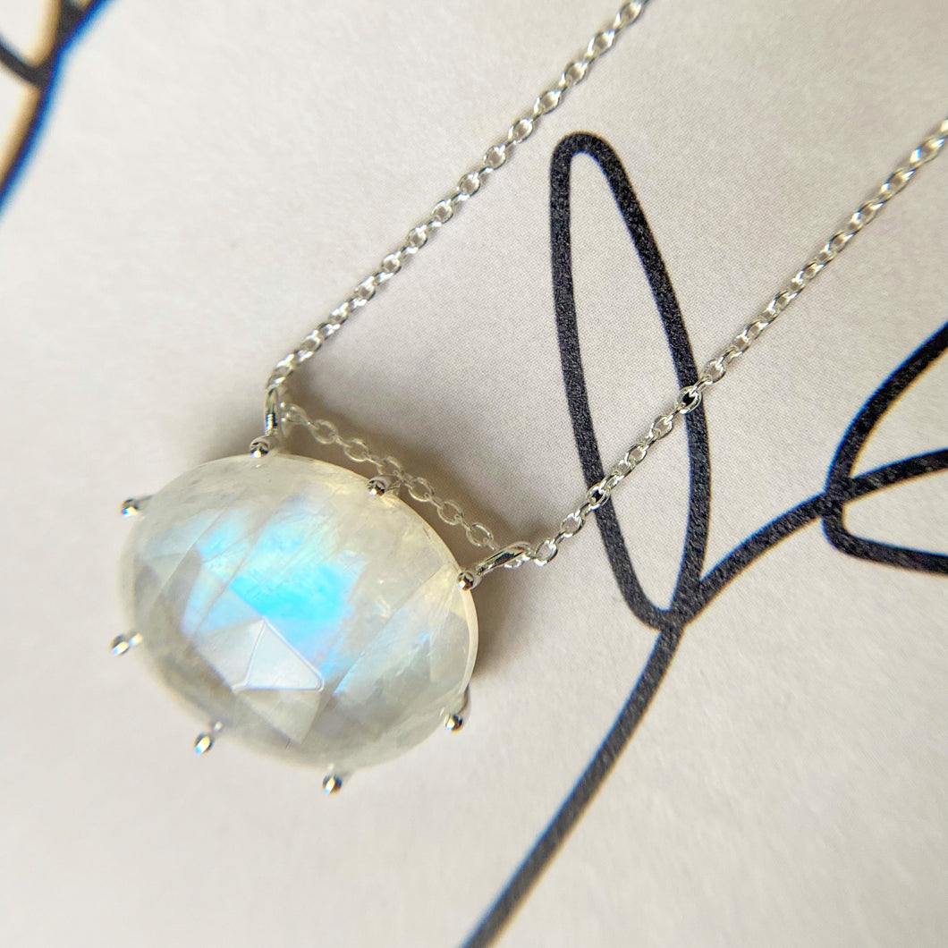 Erin | Moonstone Necklace in Sterling Silver